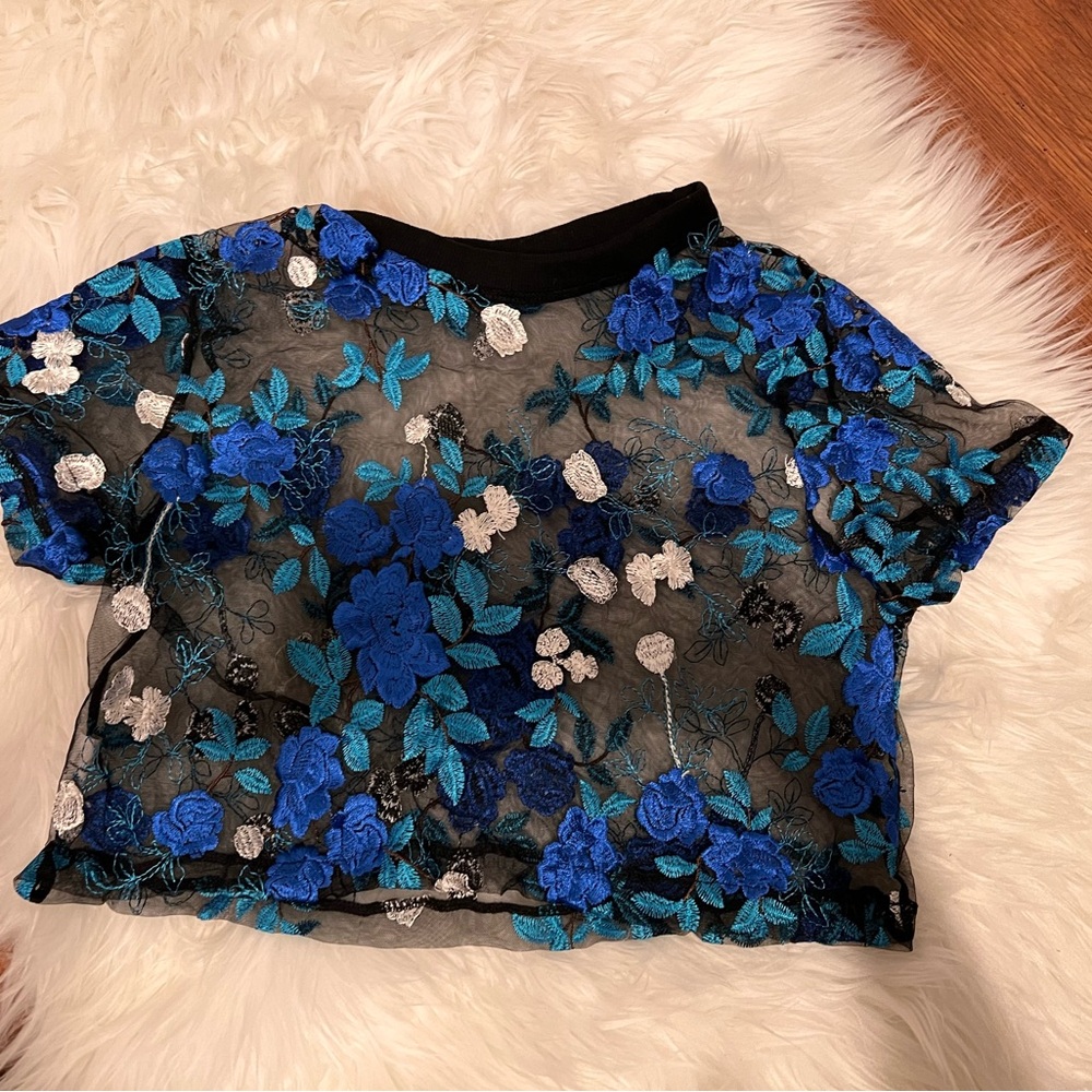 Embroidered crop top - Picture 3 of 3